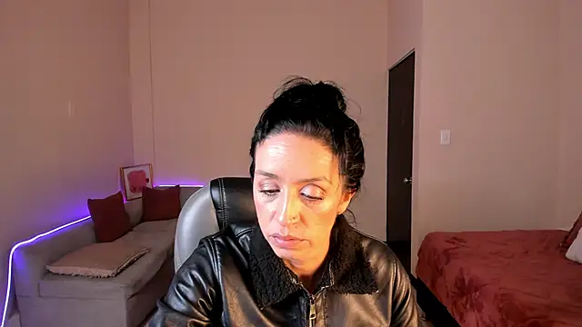 Kristen_Garner Live XXX-Chat