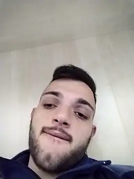 Francescodicristina44: διαδικτυακό σόου στην κάμερα