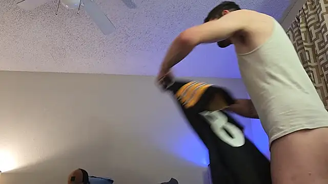 Mrkarizma: διαδικτυακό σόου στην κάμερα