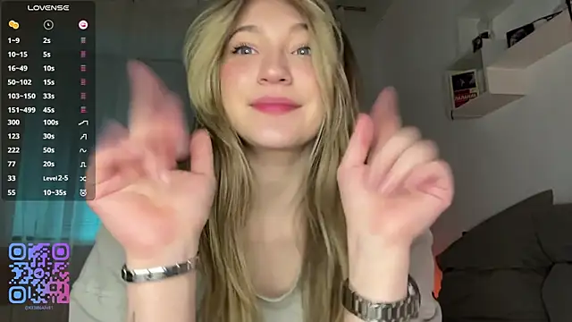 1Kellynaive Adlı Modelin Web Kamerası Şovu