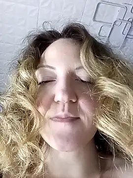 KattyLuuu élő XXX-chatje