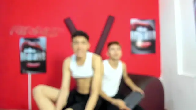 Chatroom XXX en direct de AVENGER_BOYS2026