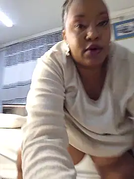 Thasha8 即時 XXX 聊天