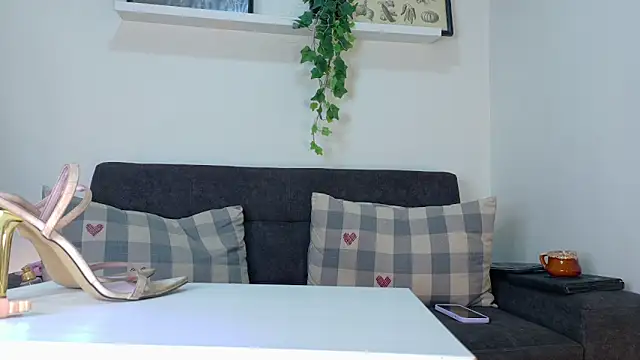 Czat XXX na żywo – RiriiBrunette__