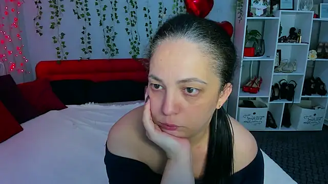 DarlingMilf's Live Chat Room