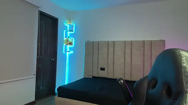 CHRIS_MORGAN1: онлайн-секс-чат