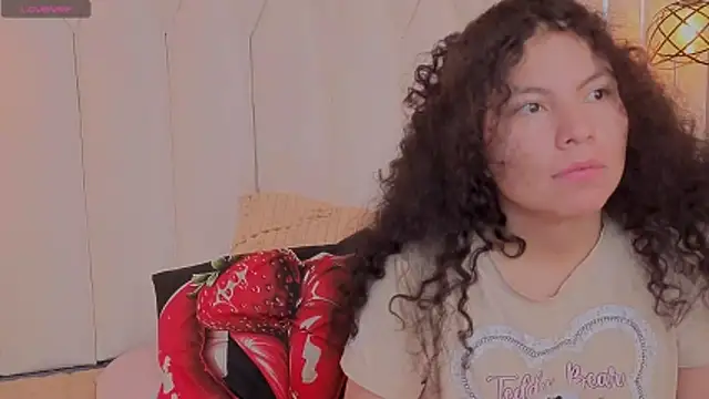 Chatroom XXX en direct de Zoe-yanin