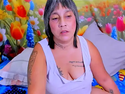 indianroxy's Live XXX Chat