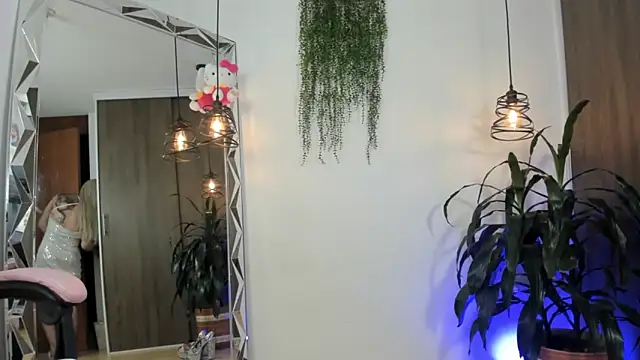 دردشة queenramoona-hot الجنسية المباشرة