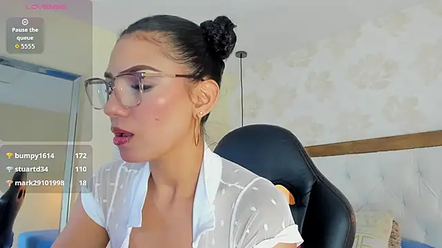 IRISCLARK1 Live XXX-chat