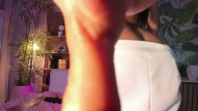 AntonellaRossi Show in webcam