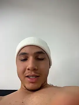 Max_valiant's Webcam Show