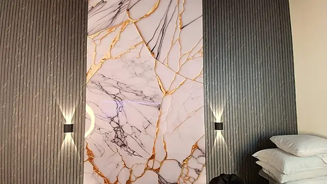 big_tits_in_your_face Webcam Show