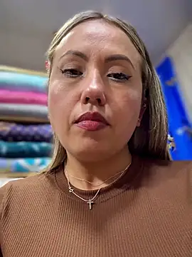 VIOLETA-25_ – Naživo XXX chat