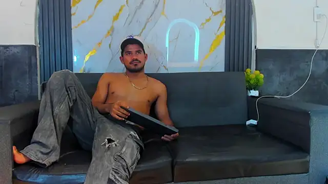 Latins_on_fire – webcam-show