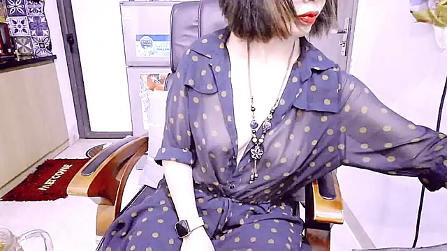 Miu-Le Adlı Modelin Canlı XXX Sohbeti