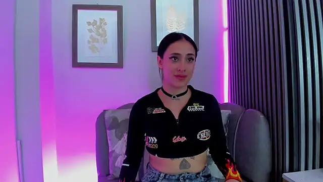 Ariana_collinss – Naživo XXX chat