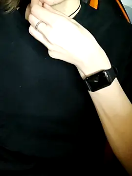 Aashikalaa élő XXX-chatje