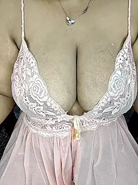 Curvy_Pooja webkamerás műsora