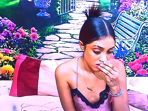 IndianPretty14u2Luv 即時 XXX 聊天