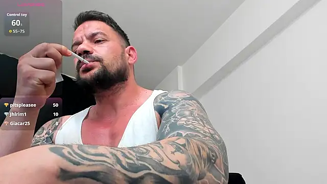 musclemonster31 élő XXX-chatje