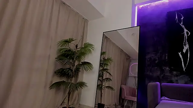 LoraIvoneのライブXXXチャット