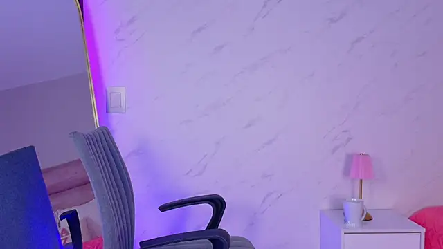 Pokazy przed kamerką – Mikavelvet08