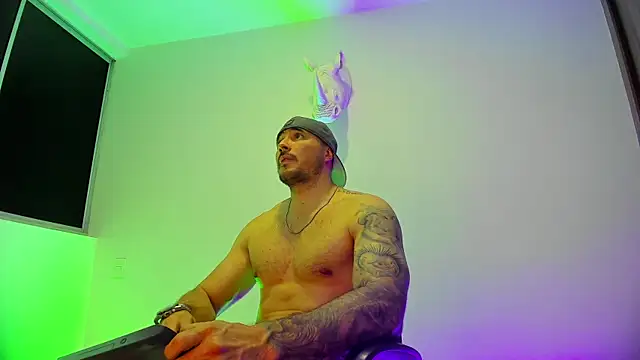 Dagoti élő XXX-chatje