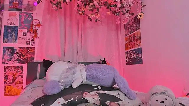 MissCurvyTop's Live XXX Chat