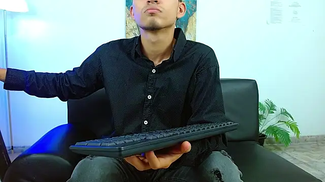 lucass_18 élő XXX-chatje