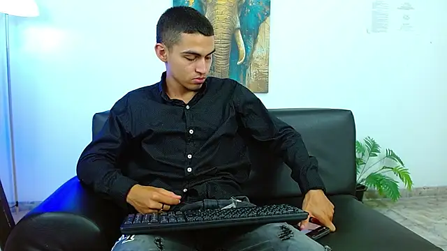 lucass_18 élő XXX-chatje