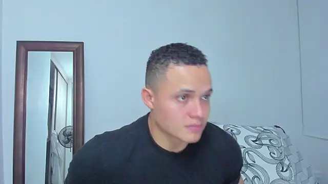 KingLevi01 élő XXX-chatje