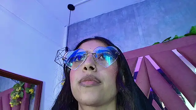 Chatroom XXX en direct de viollettaa_