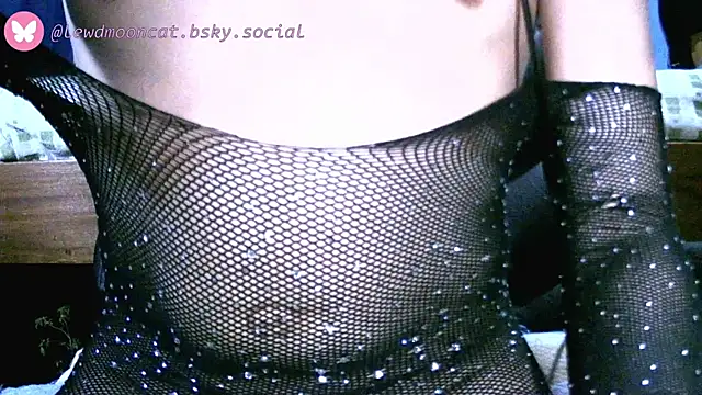 lewd_mooncat live XXX chat