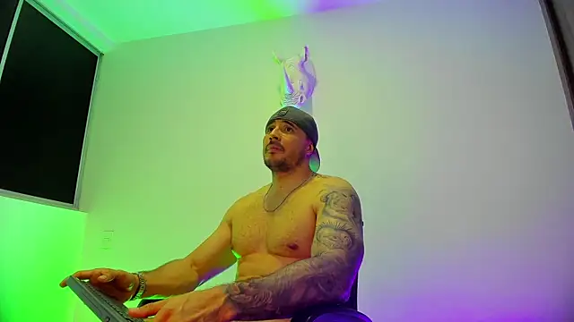 Dagoti élő XXX-chatje