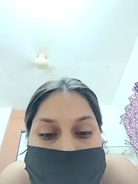 shilpa-singh Show in webcam