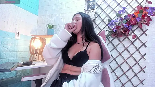 Aylin-LV Show in webcam