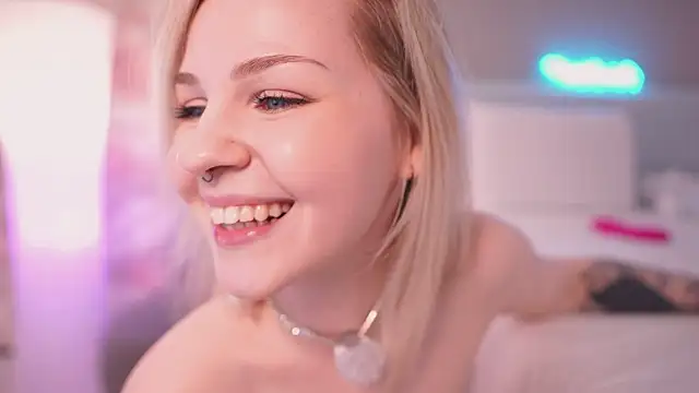 Pertunjukan Kamera Web NinaMint