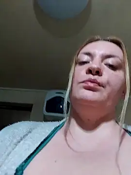 HotStepmommy4's Live XXX Chat