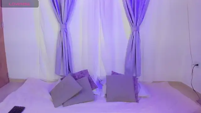 MiaYMolly Adlı Modelin Canlı XXX Sohbeti