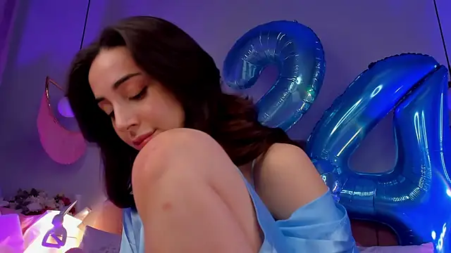 Show modela ElsaYoung na web-kameri