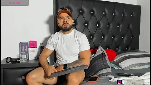 mikeblaree: онлайн-секс-чат