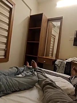 Pokazy przed kamerką – Madhavmenon