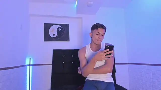 BabyTiago webcam show