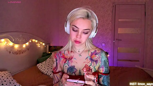 LillyMoure_: онлайн-секс-чат