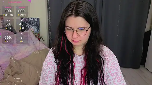 Kitty-Katty Adlı Modelin Canlı XXX Sohbeti