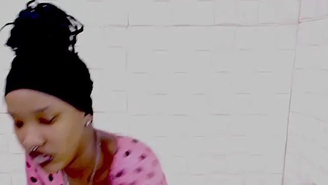 EroticSexyPrada Adlı Modelin Canlı XXX Sohbeti