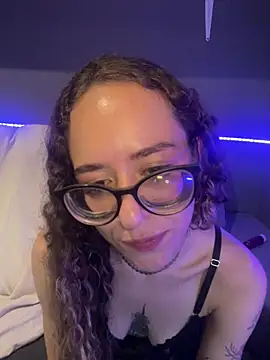 Anamyst Adlı Modelin Canlı XXX Sohbeti