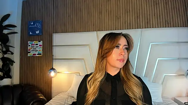 XXX chat uživo modela Xara_Shadow