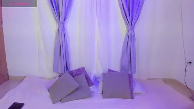 MiaYMolly – Naživo XXX chat